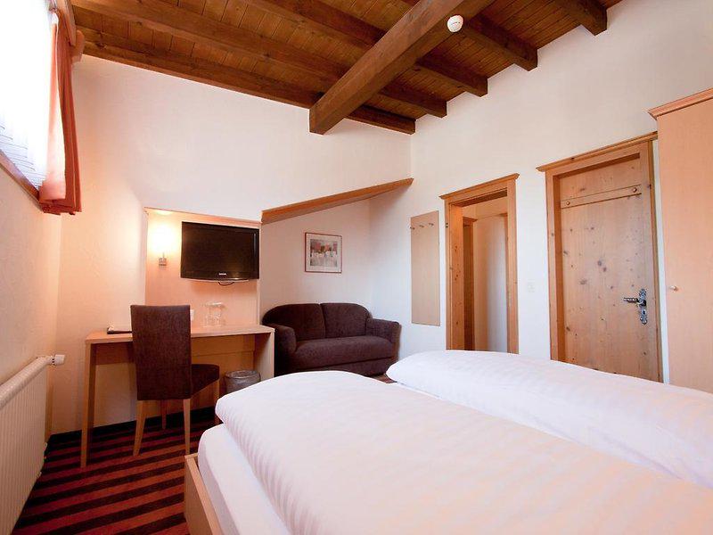 FBD9D8E13884360679568214B3CE1AC6