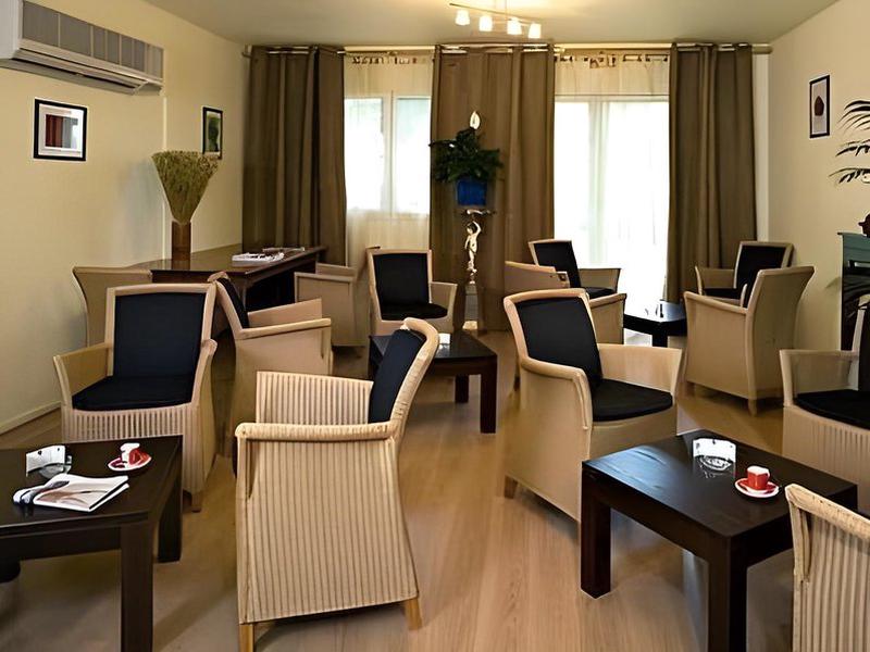 14333014424515C6F0E2C479565DE247