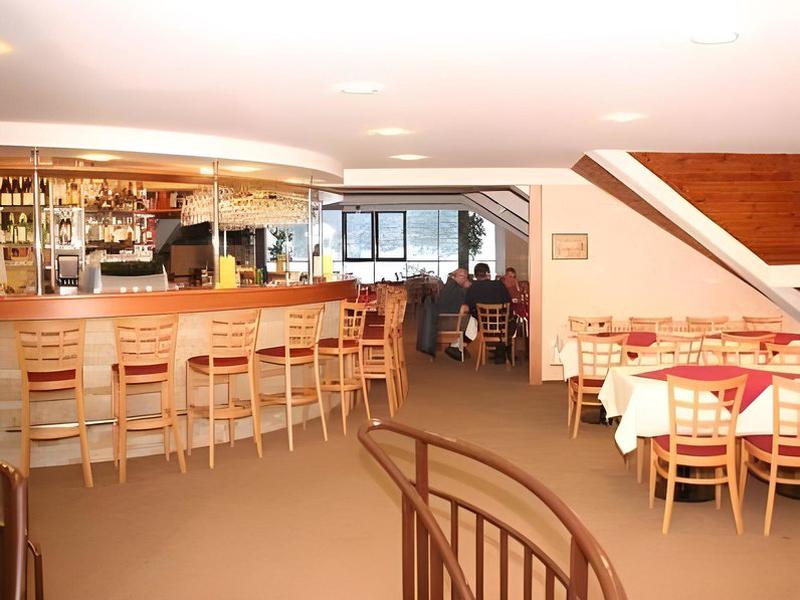 74AE9657FC4826CB7E23BA2C26D8563E