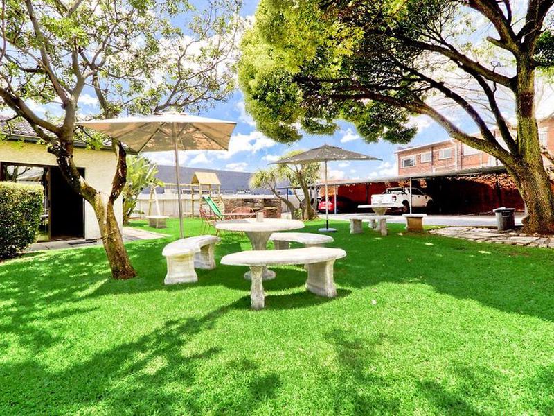 00637EA37065C8736CBD26F13022638E