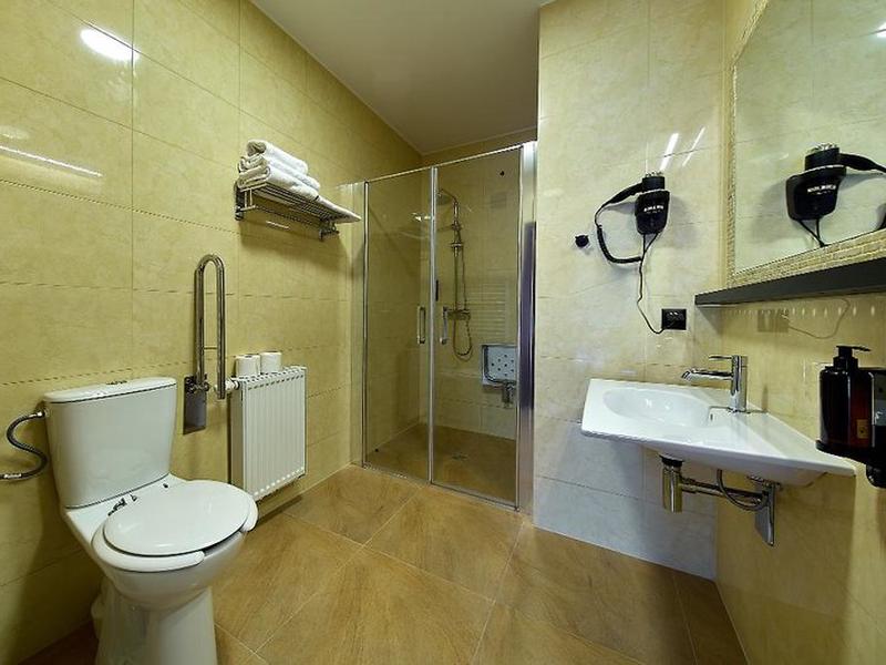 8A86B046B03DE4B54B927F8F86D853A6