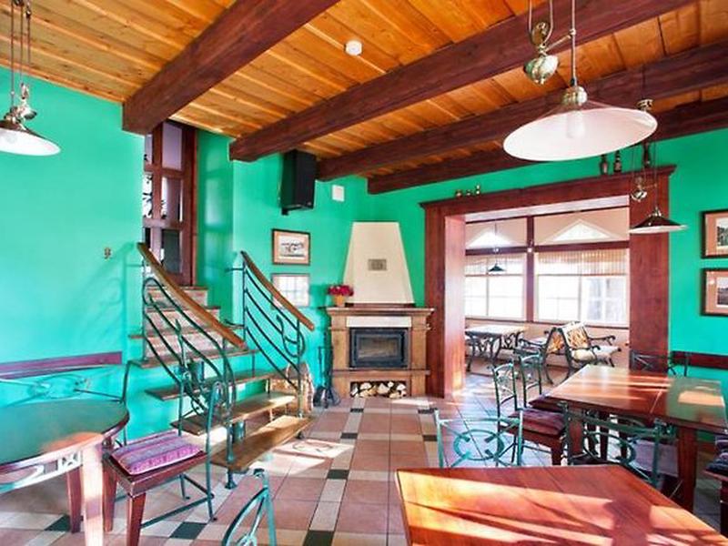 AB20E5B19304699A36E74C3072D35028