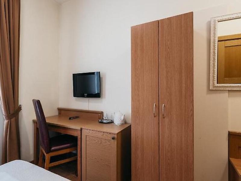 D4B57E259E2879654B5674C8525B319D