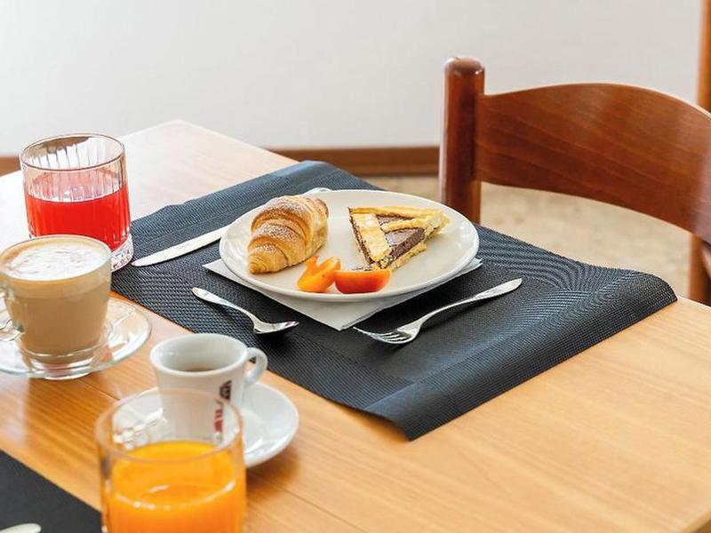 76DE0FB020E4F8F85695D7E372BDABE1