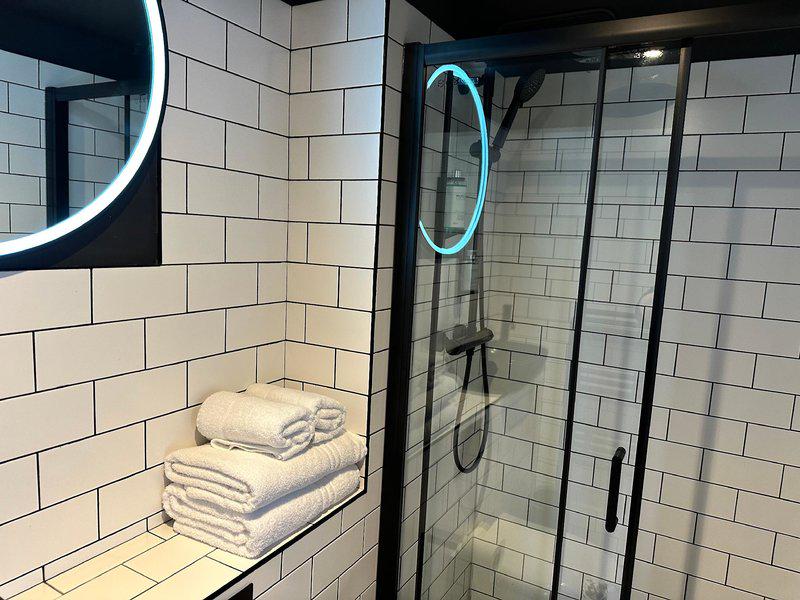 2ADCAF9286E67D249D4A89476BFB0003