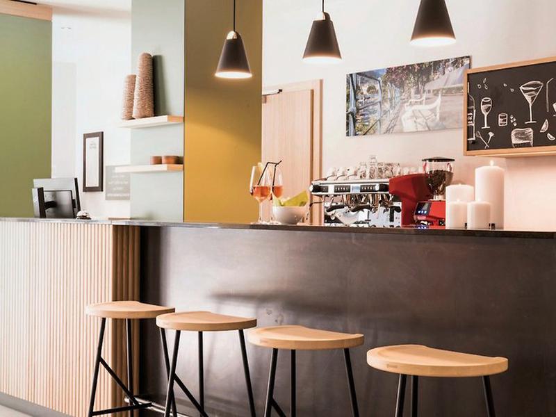 247E1FD459D2F2F0643DD9098C629AE5