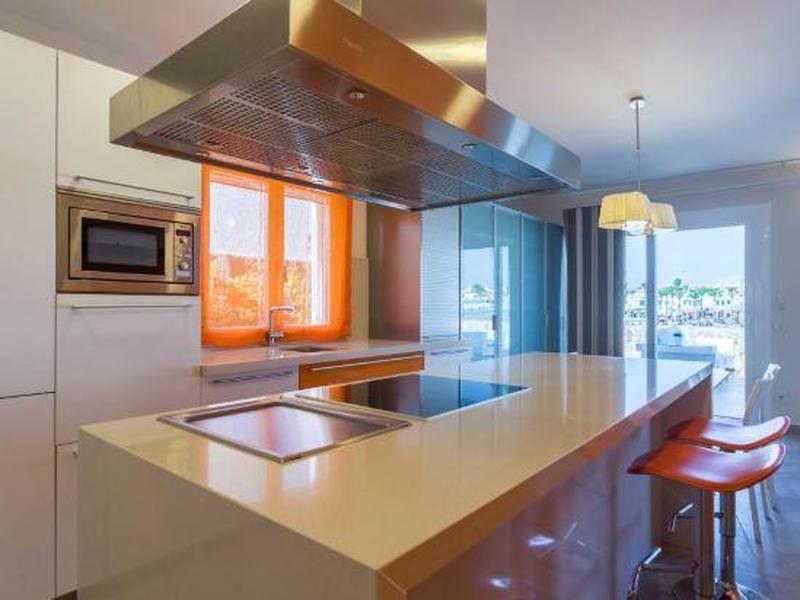 FE90A74F5BE3352F834FF35B77A8C59A