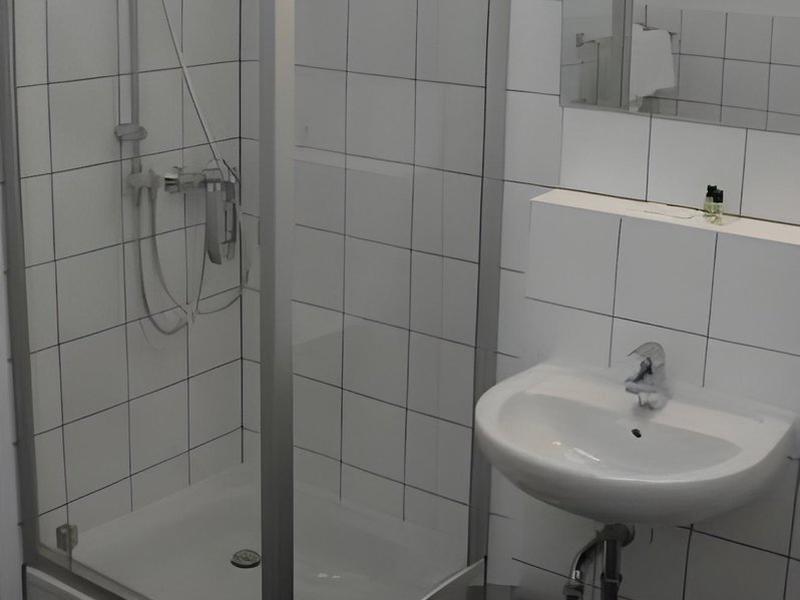 2CDF8F3D0722873A3E8BF908F2E46B71