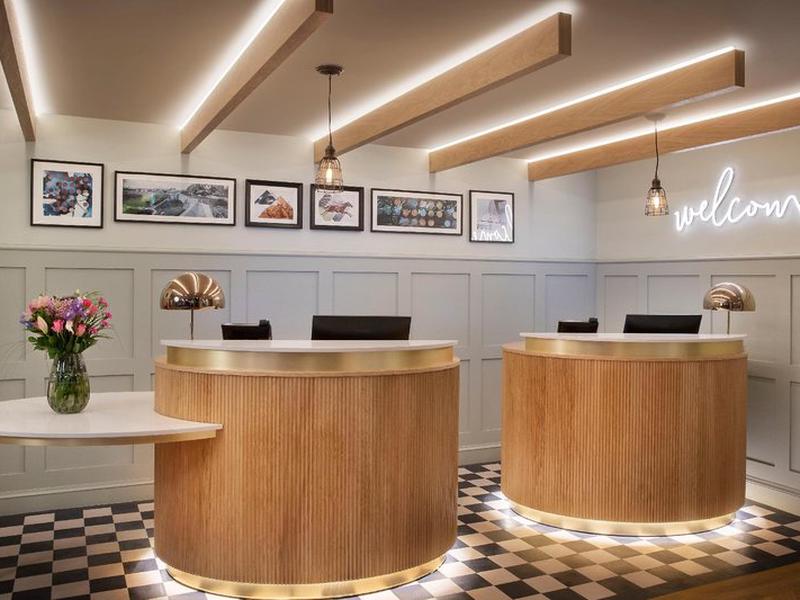 41B70A7389E4AC9AEF7140F440D946E1