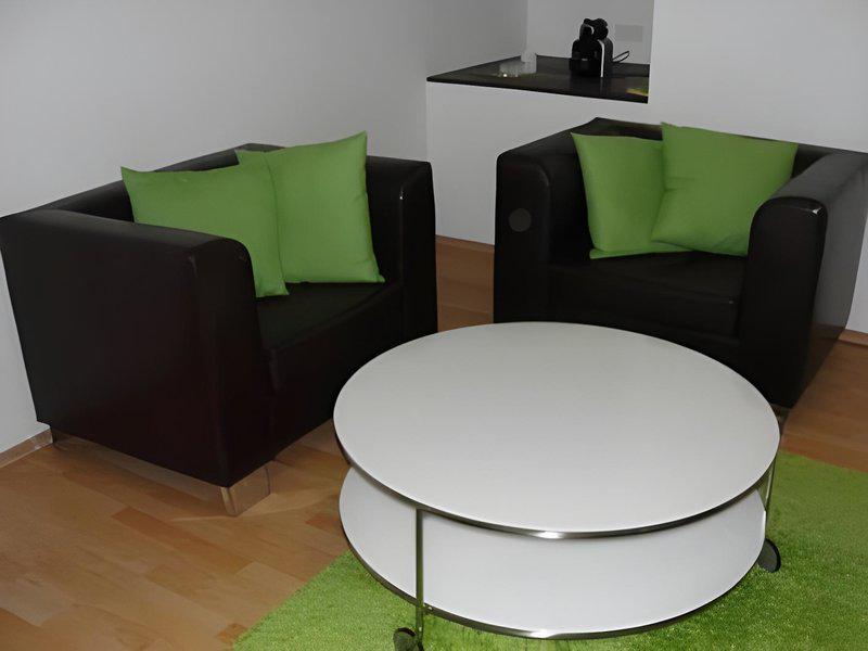 B177F69D7E95F5F85D6F82C8AEA61712