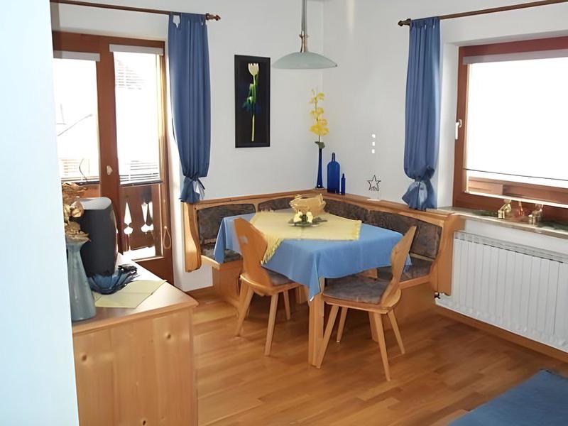 A90DB603D335052184E7151B9904B824