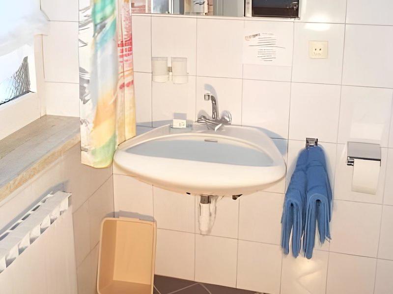 E2395A9F647A392F9590D923DF7EA906