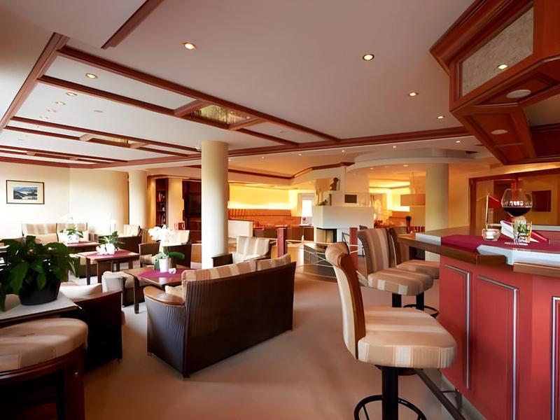 87A84F4A89975A777BC140D22A3BDE22