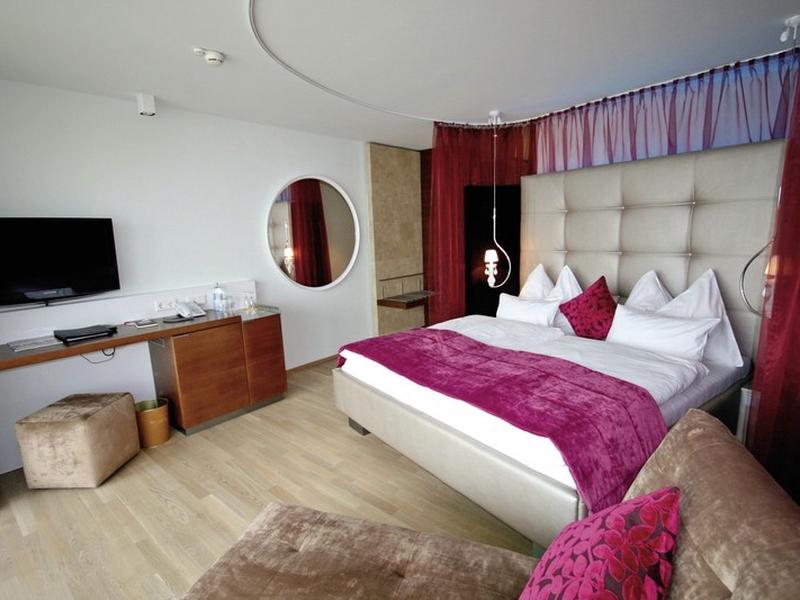 03FC0499C6C99982DAD80EBDF57EE3C7