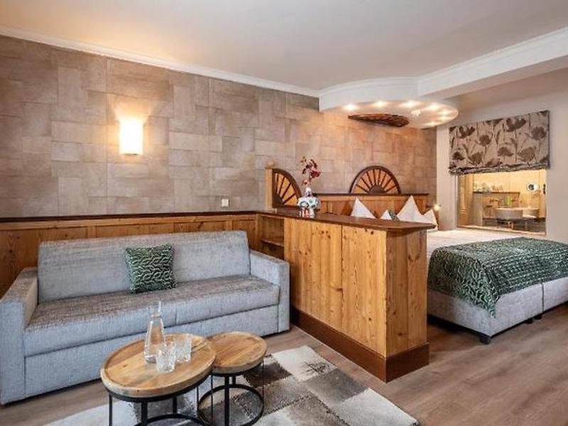 F888D193331072441515106AD50C983E