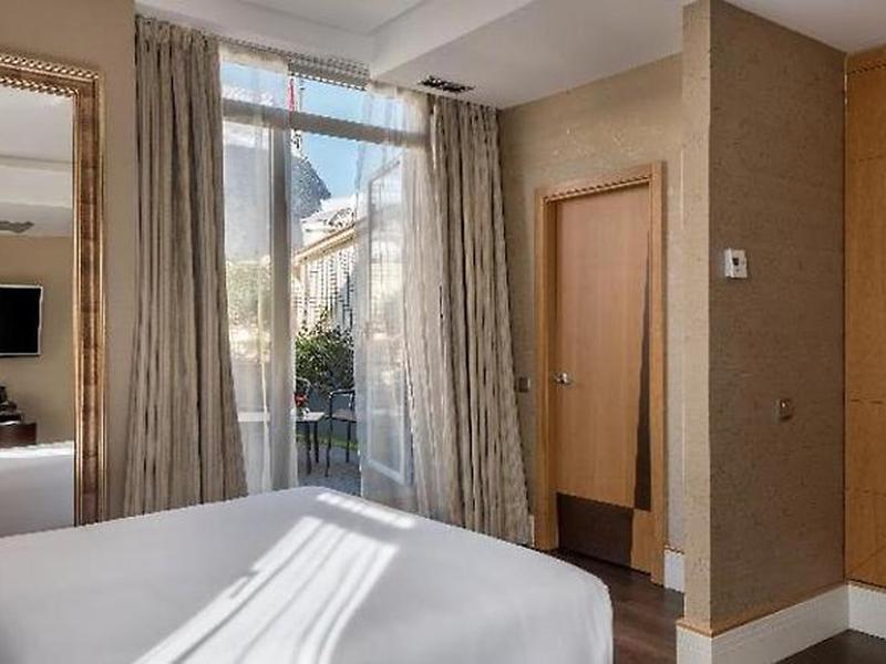 512105D769F4292468BB25BA30FF9F8B