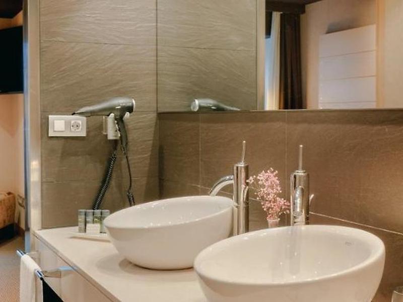 403D2CEBD18A97ABF8765FAFE1E7D20D