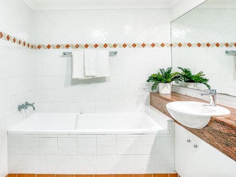 EDB72619E6F6124F4DA176712C33CF4F