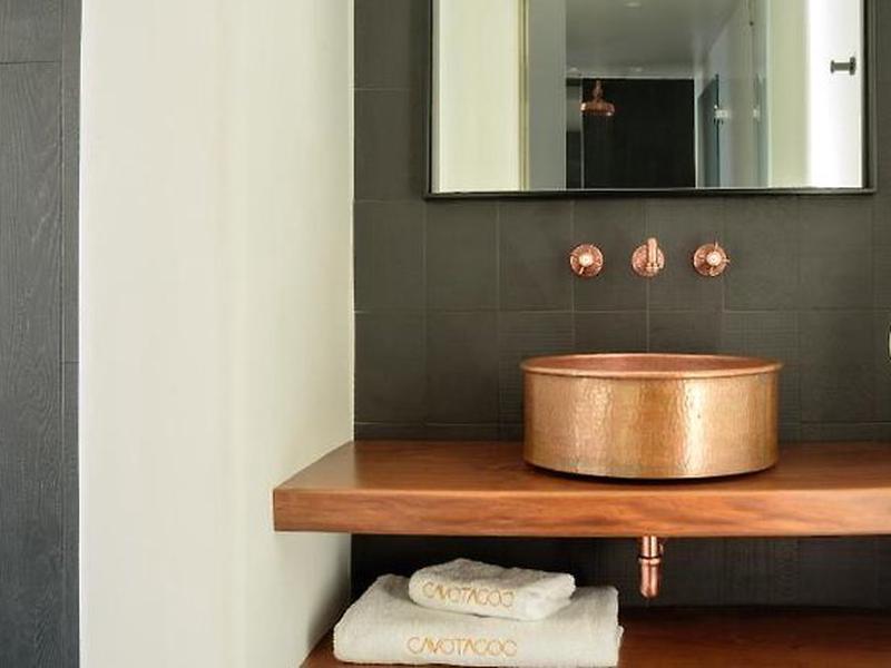 16F2C897599BE452AEB1FAE1D15F5215