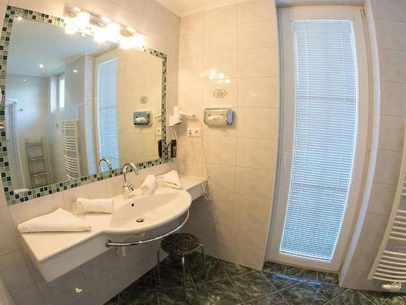 9B6FBFE73979CC9D723DED72AE7DAA59