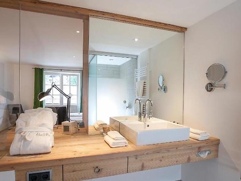 F0EAD108915CE99AD54D58185954930E