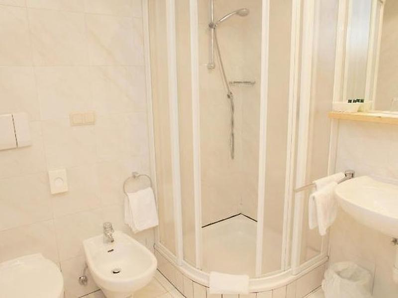 30390AAB399C40F640EEDE07B4243925