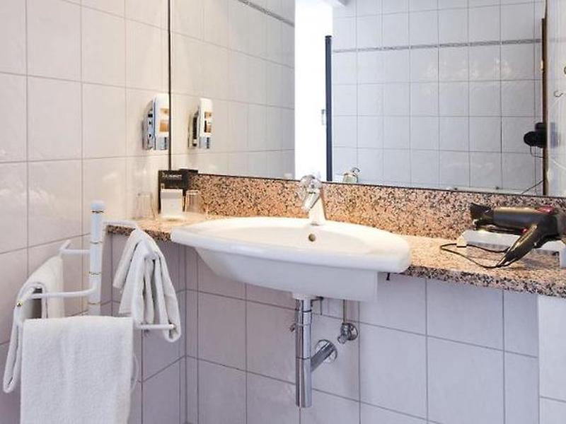 06C60A2B287F63B12029B2B3D5A65887