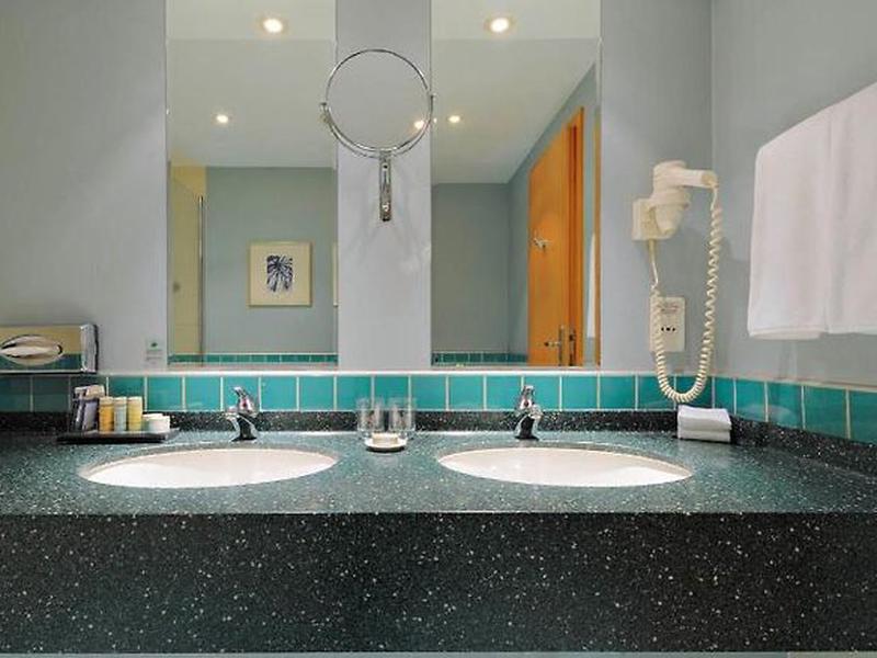 1F340F21816AE76C20D53B0590BBD57A