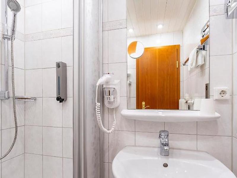 9CE578079E72156C8A38546A1D264115