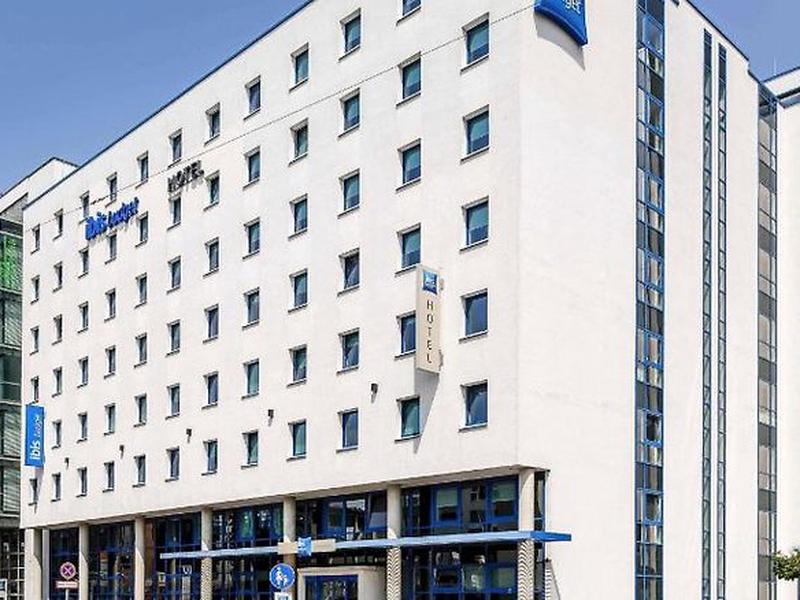 B8B37ED4493DE85C6DF07ABD808C1B8E