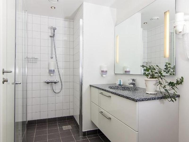 5BD64BF2F0DF60A3378B72D34E2DECD8