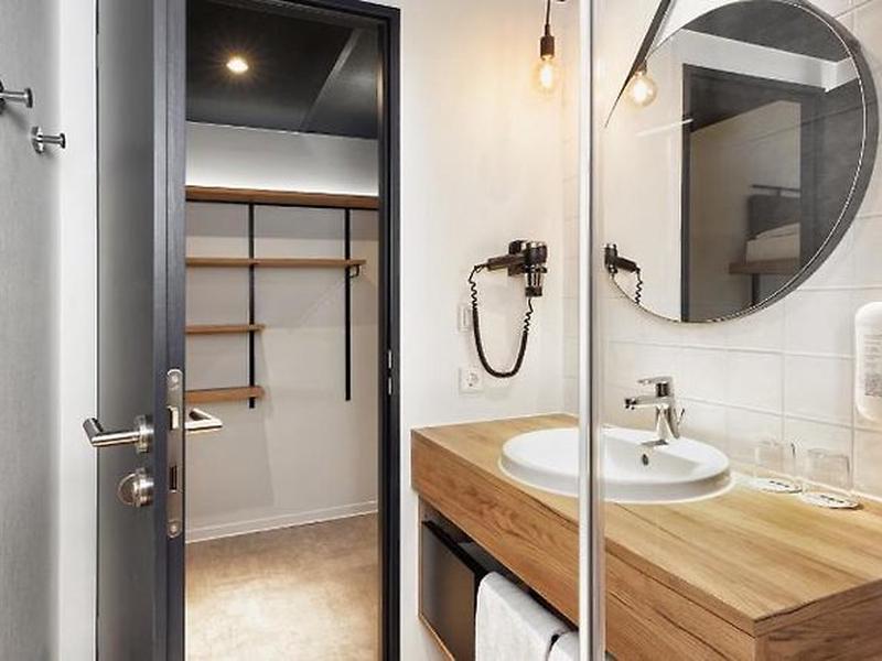 27C79336D15DF369D023F7473236630B