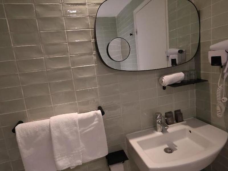 FFD21BB1F3A609A73F3E5EFCF3764240