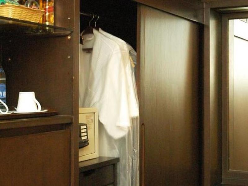 5DEC3DED408B03B03A56C7F4042E03EB