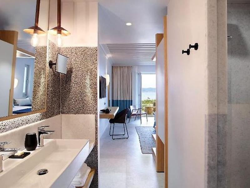 F1DAF071DAE0A8834BABF44A2B820F2B