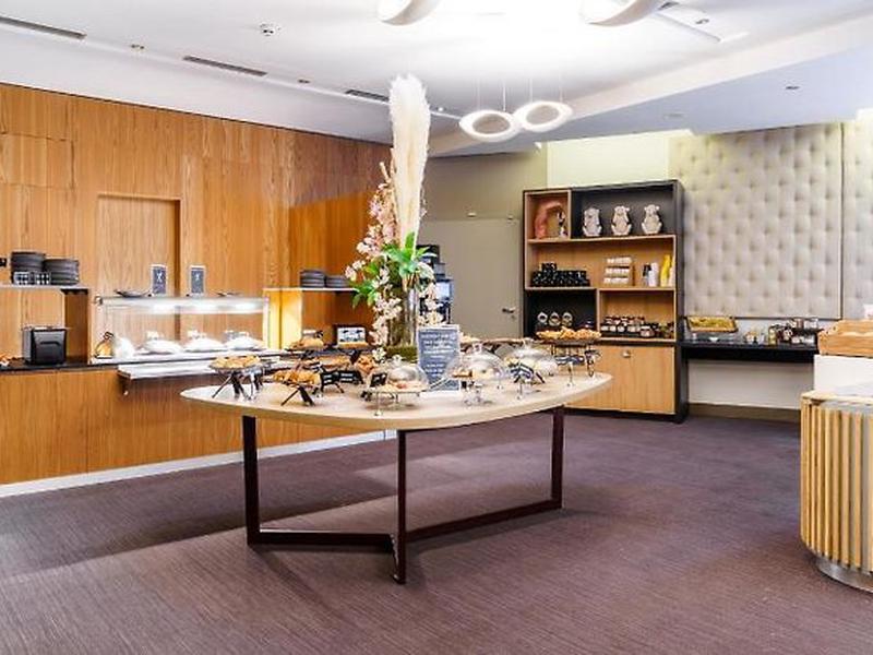 8F8DBD3BACD4F1DF990D46F70F21712E