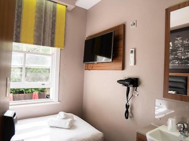 EF9927AFEDEBFB7556FDE2218F070CE4