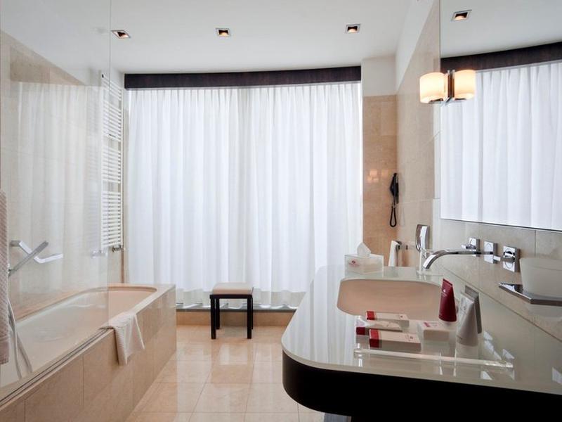 29210ECD713FC94F44746D7A76A22676