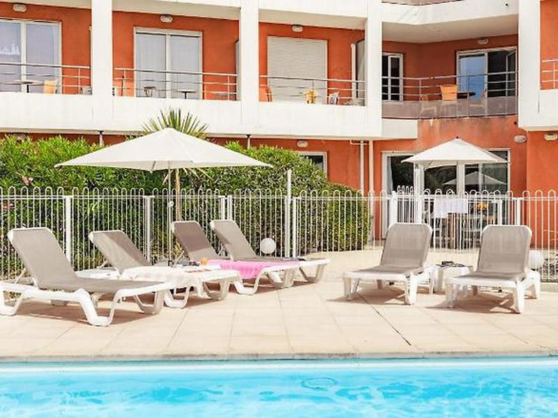 21099B08ADF50F51B5E2D02AC50533BC