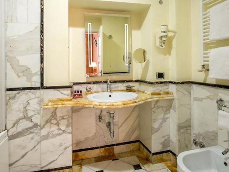 28C2B4F38A9C3B388817458DDAA0A051