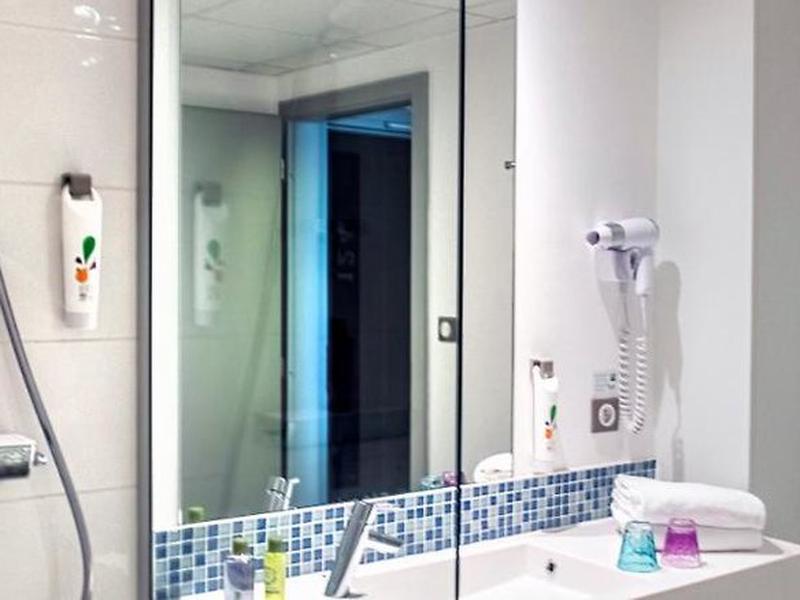 33C9D4FAA0A7C3317F7746A0247BC9B7