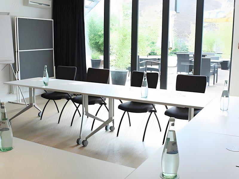 5C3A05E983094D50931A0EBEF7D885F8