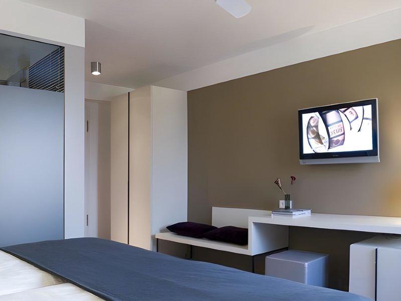 8D5567B47A24884DA3CE0F7A951266D8