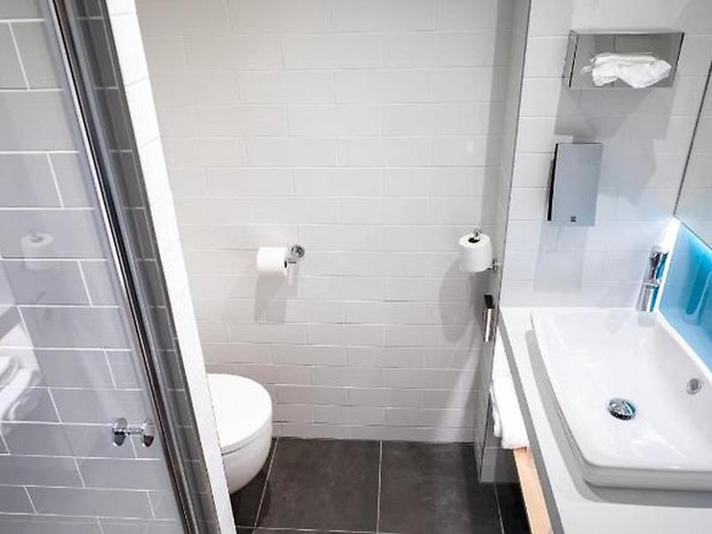 145F7EB939E57FDA1B8E08427704AE7F