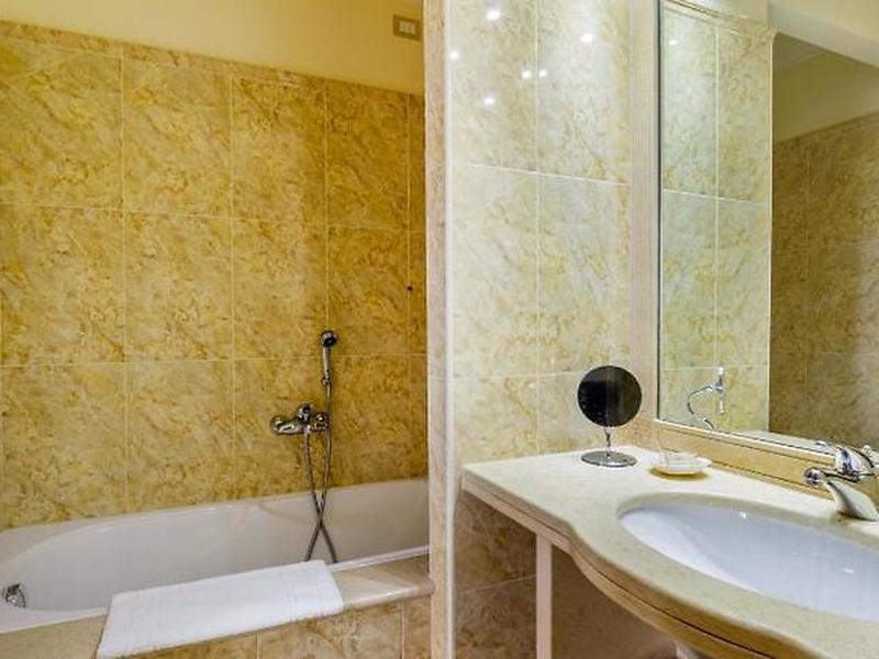 E927332A7F244261D7D66F0227CC3C39