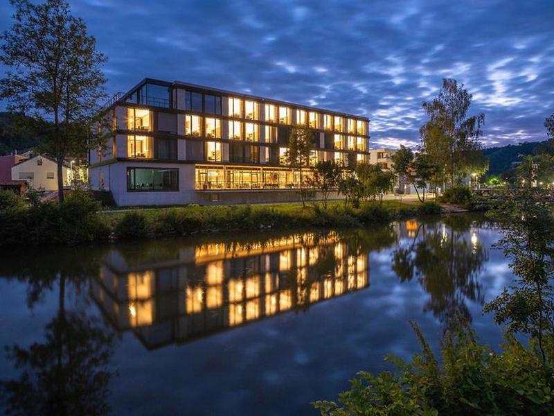 67C758A501DCFE54BFDBC3EB30058BFB