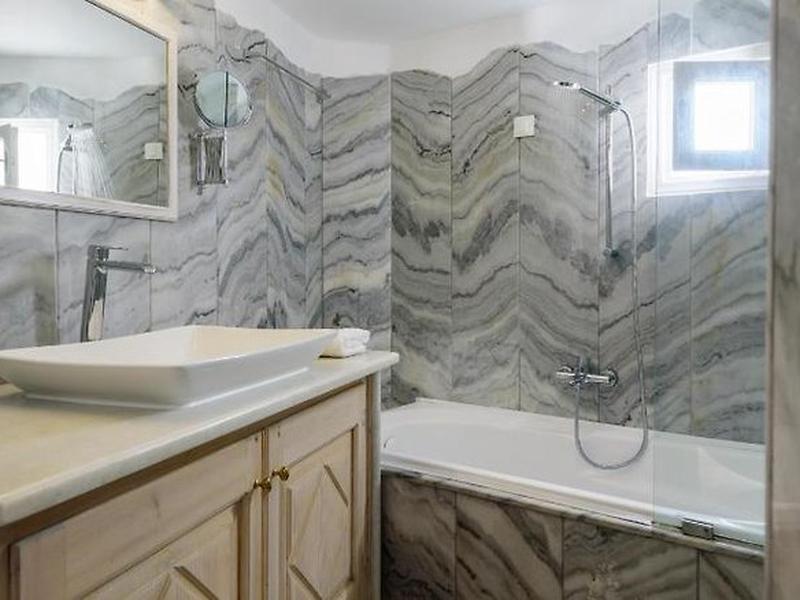 6895E0A6F2D59482FA614235BAFCD45B