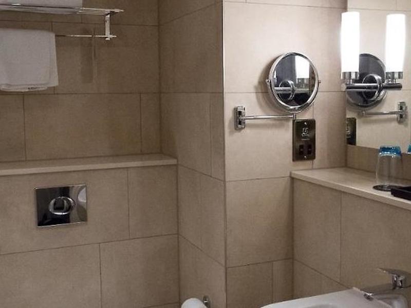 EB3C700C3AE3BD2FA3A280E725F02495