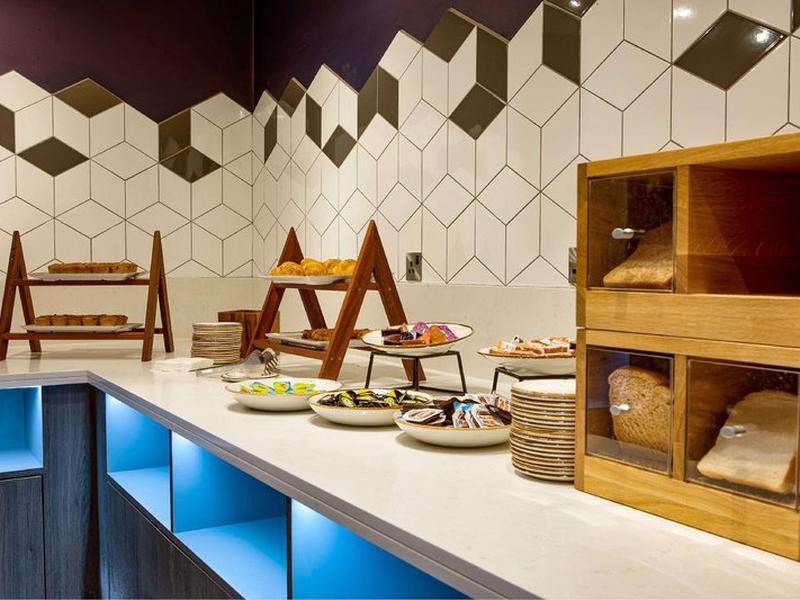 E59183C62DC4AD6241910D47B2AAAA8D