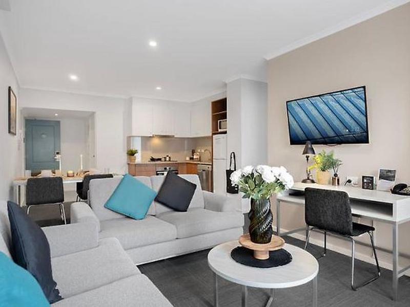 8A27FDFF879DADC3A7355F069D1EE11C